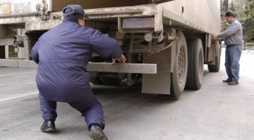 У нас намериха влекач, търсен в Испания