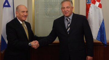 Бившият хърватски премиер Санадер обявен за издирване