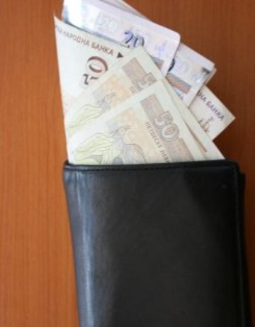 300 бона бонуси за 130 отбрани чиновници от АПИ?