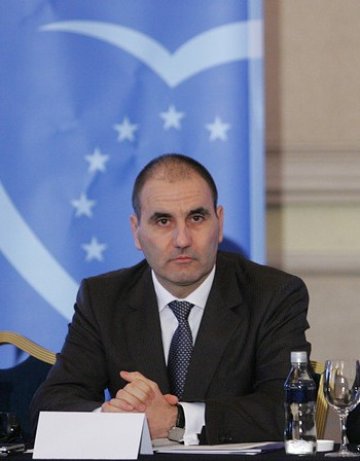Две лъжици сол, много нескафе и Сумиста вдигал кръвно