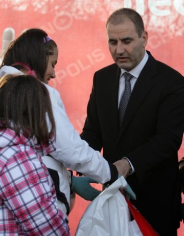 Децата на загиналите полицаи получиха по 800 лв.