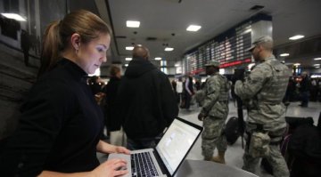 Електронната поща май върви към своя край