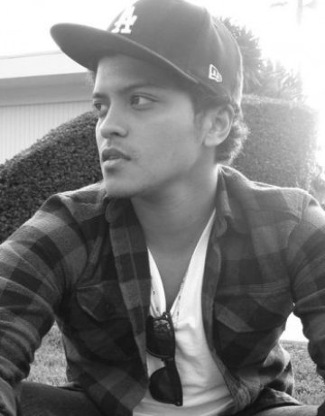 Bruno Mars нагоре, нагоре