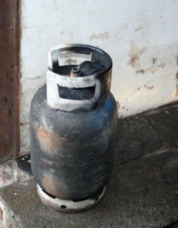 Газова бутилка рани шестима в ямболско село