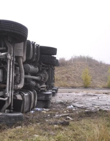 Тир падна в река край Първомай