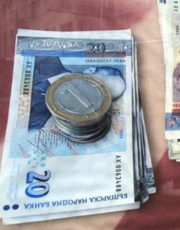 Непълнолетен си напазарува цигари с пари менте
