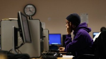 Не е вярно, че постоянното сърфиране създава самотници