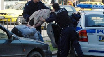 Четирима в ареста: Мулетата им пренасяли дрога