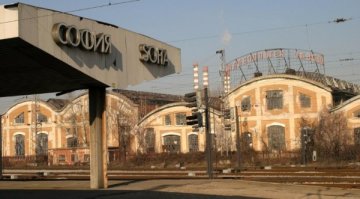 Два допълнителни влака тръгват между София и Кулата