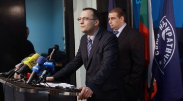 Сертов – жест към Октопода и БСП