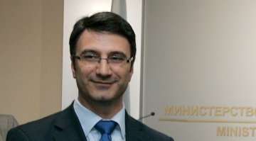 Трайков със странен "търг" за туристически щанд в Букурещ