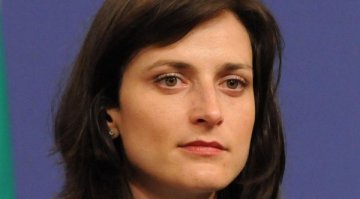 Наша евродепутатка задържана за малко в Северен Кипър