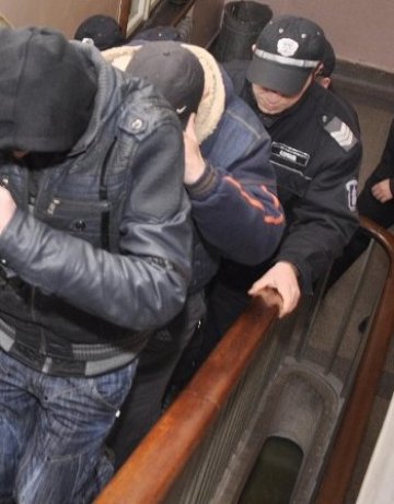 Квартирантите убийци остават в ареста