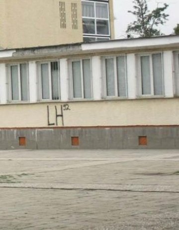 Глоба и арест за ученик, пребил преподавател в училище