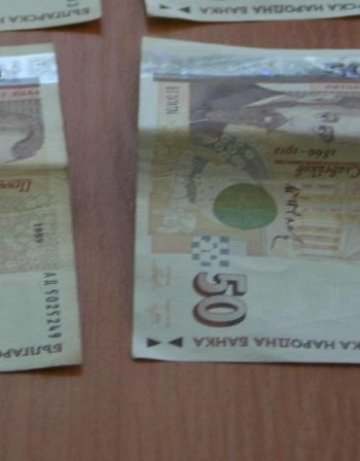 Белезници за хирург, спипан с подкуп от 400 лева