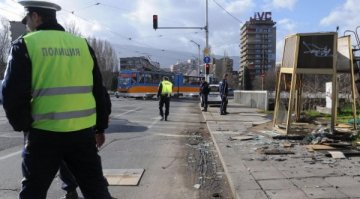 Митинг, мотошествие и мач объркват трафика в София