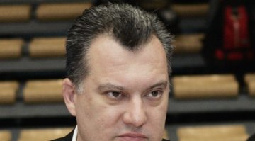 Дали Михов е пил алкохол или упойващи вещества?