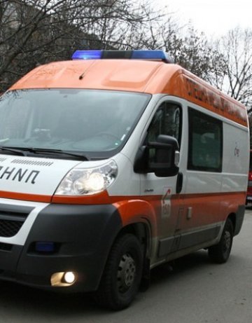 Двама с опасност за живота след катастрофа край Варна