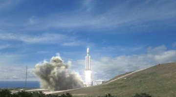 SpaceX представи свръхтежка ракета-носител