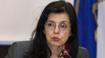 Кунева още мисли, не търси подкрепа от партии