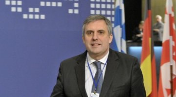 6 млн. лв. за самолетни билети пръснало Външно