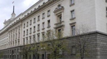 И Цачева с мераци да мести парламента