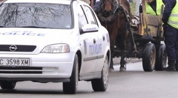 15-годишен открадна 15-годишна