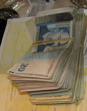 Дядо даде 600 лева за "операция" на дъщеря му