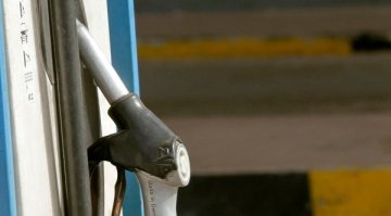 Бензинът тръгна надолу за пръв път от 2 седмици