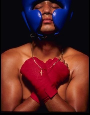 Кръстосването на ръце помага срещу болка