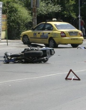 Моторист загина при катастрофа в София