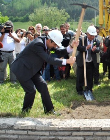 1200 незаконни обекти бута Плевнелиев