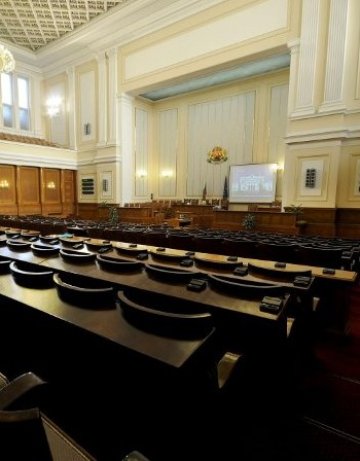 Опозицията в атака: Няма вече Станишев, има Борисов!