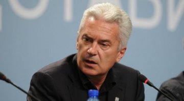 Московски да си ходи, напъва се Сидеров