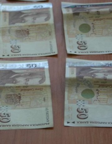 Разследват варненски полицаи за подкуп