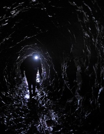 Опитват се да спасят блокирани миньори в Китай