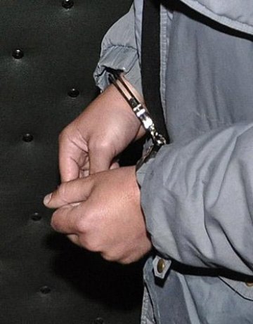 Задържаха мъж склонявал непълнолетни към проституция