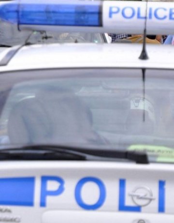 Баба се върза, даде 2500 лева за "операция" на внук