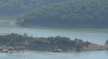 Войници опъват палатки за чеверме на ГЕРБ