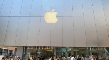 HTC е готова на преговори с Apple заради патентния спор
