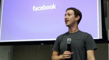 Сестрата на Марк Зукърбърг напуска Facebook