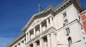 Армията на чиновниците пак се разраства