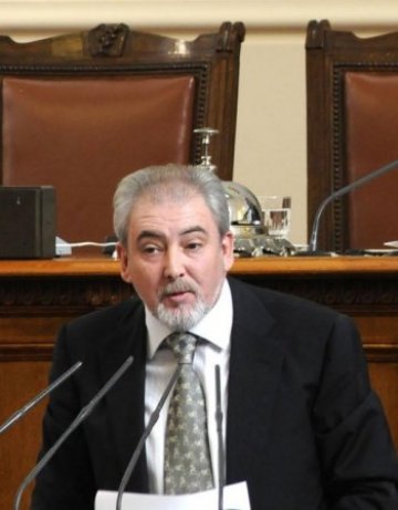 Искаме предсрочен вот, отсече Местан в НС