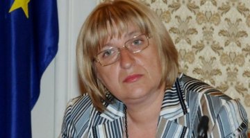 Цачева не пише отсъствия на депутатите от ГЕРБ
