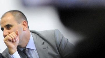 Цветанов пръска 2 млн. лв. за комфорт на полицаите