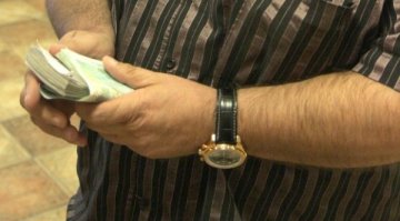 НСИ: Работодателите плащат 10% повече за отработен час