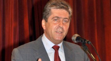 Назрява нещо като революция, прогнозира Първанов 