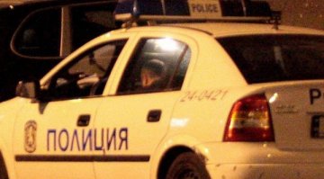 Полицията задържа мъж за блудство с 16-годишна