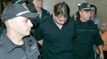 Заподозреният за убийствата на свои познати остава в ареста