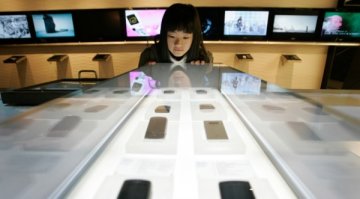 На 10 години неизбежно с мобилен телефон